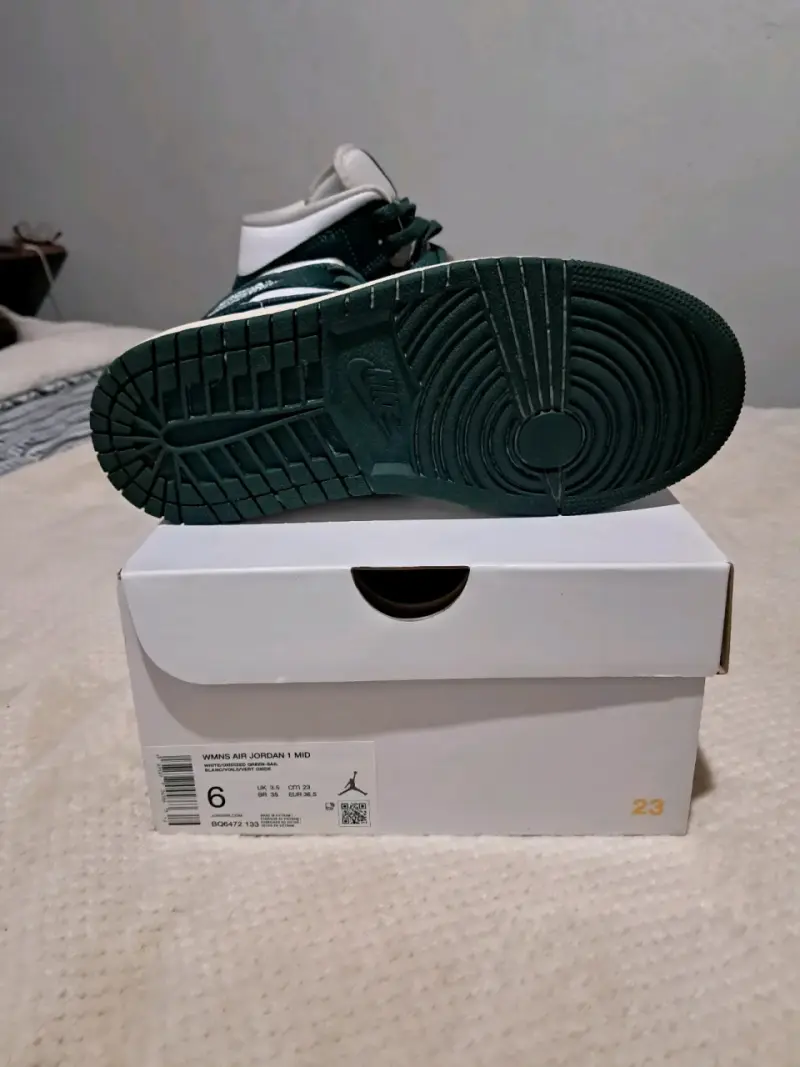 Zapatillas Air Jordan 1 Mid verde y blanco - 4