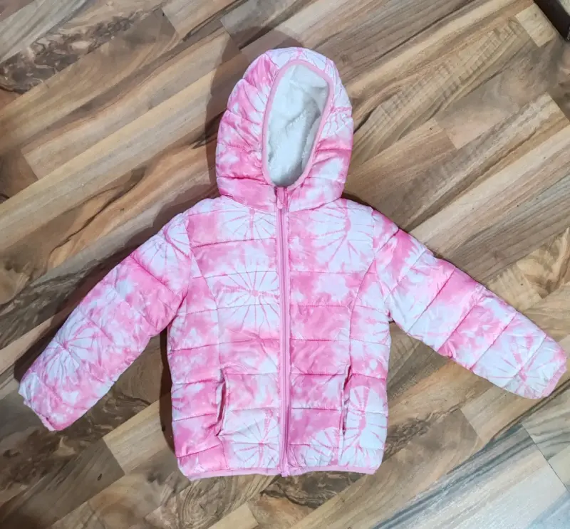 Chaqueta acolchada infantil rosada con capucha - 1