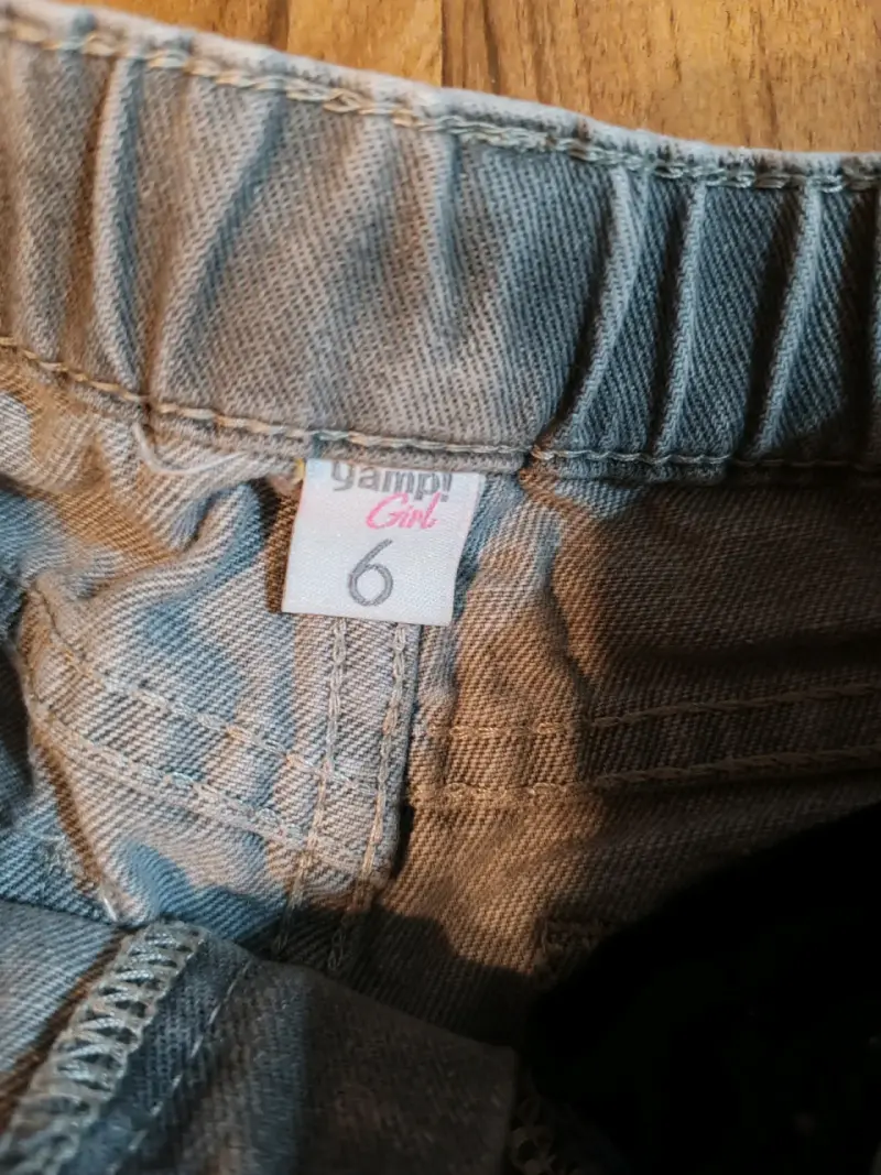 Jeans infantiles con diseño de estrellas - 2