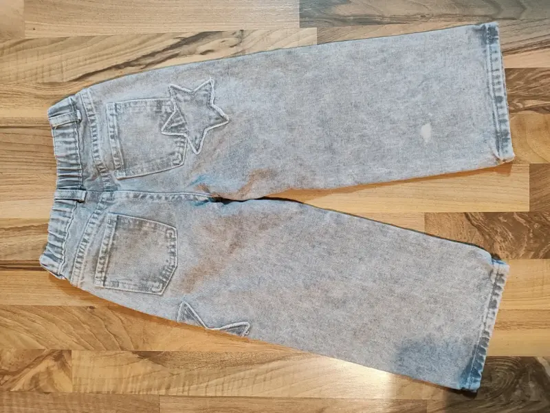 Jeans infantiles con diseño de estrellas - 3