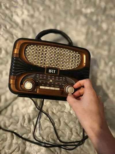 Radio estilo retro - miniatura 1