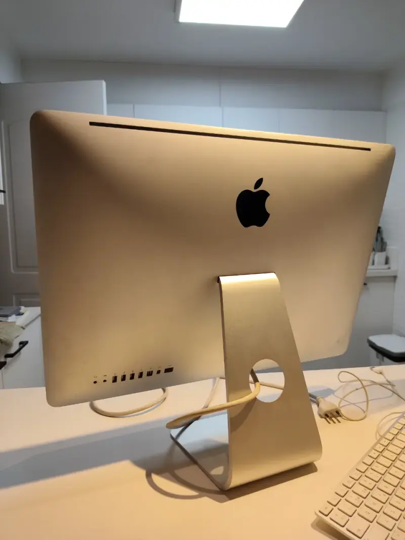 iMac 2010 para desarme con teclado Apple - 3