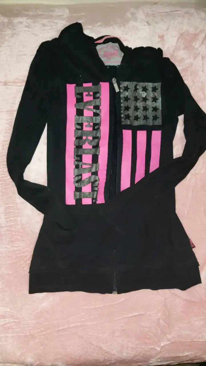 Polerón Everlast negro con diseño estampado - 1