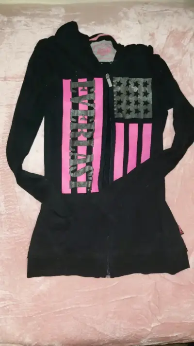 Polerón Everlast negro con diseño estampado - miniatura 1