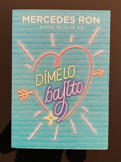 Libro 'Dímelo Bajito' de Mercedes Ron - miniatura 1