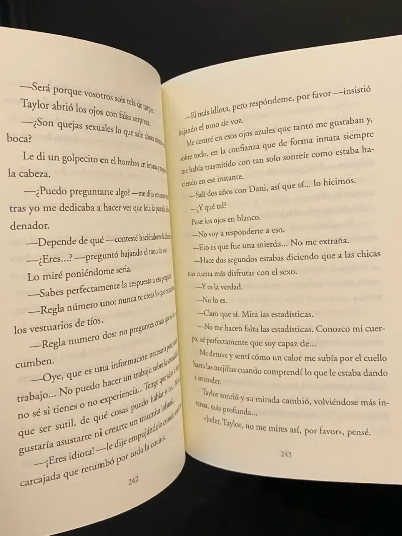 Libro 'Dímelo Bajito' de Mercedes Ron - 2