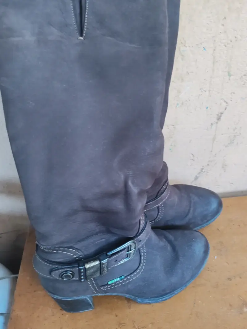 Botas de cuero cafe con hebilla