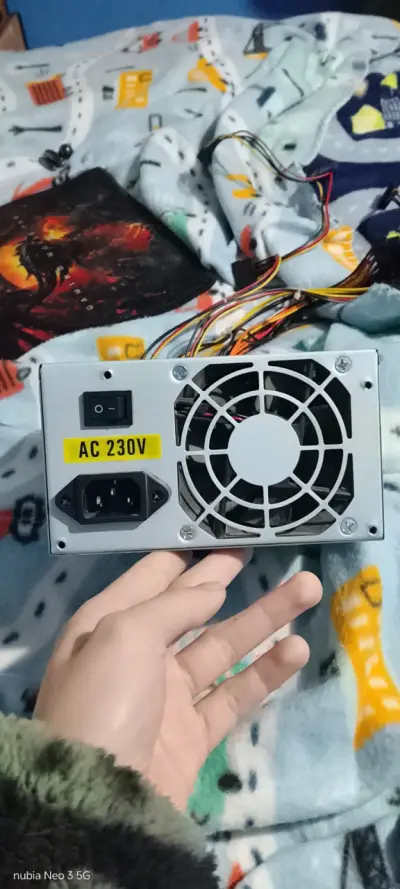 Fuente de poder ATX 650W para PC - miniatura 1