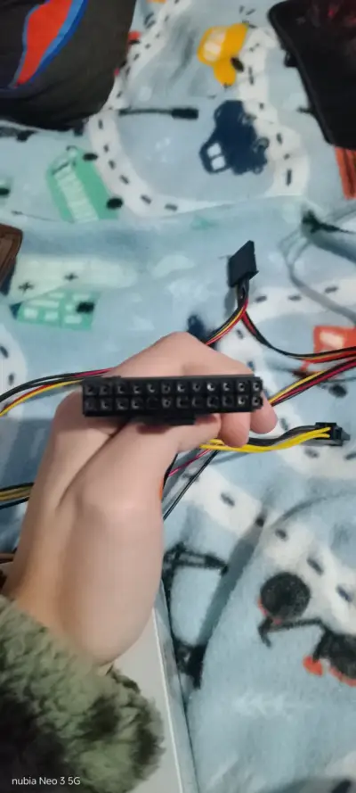 Fuente de poder ATX 650W para PC - miniatura 4