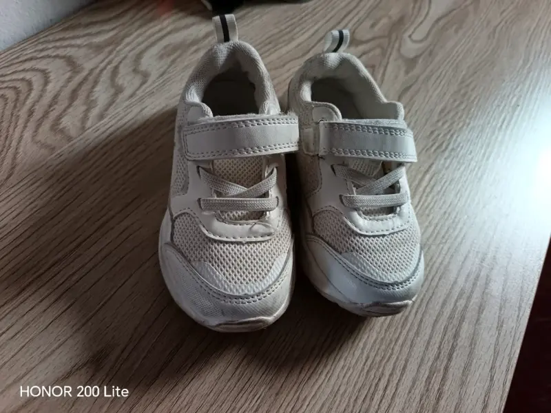 Zapatillas deportivas blancas para niños