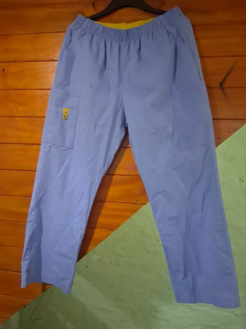 Pantalones azules de tela ligera - 2