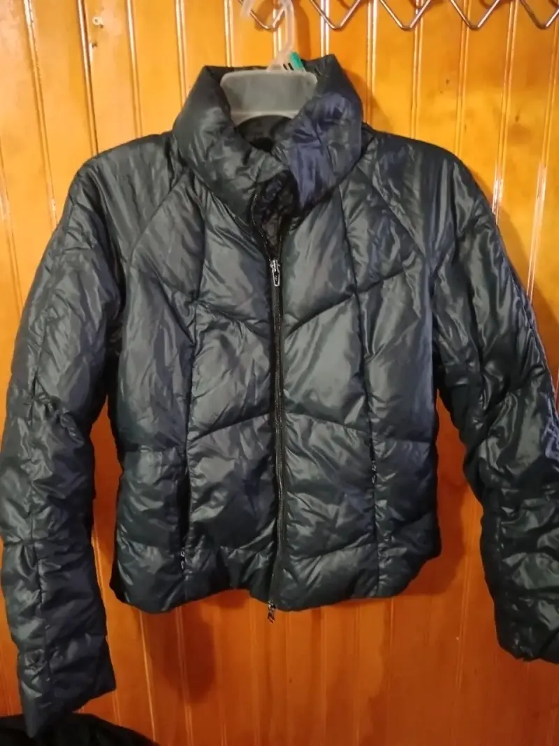 Chaqueta acolchada negra para invierno - 1