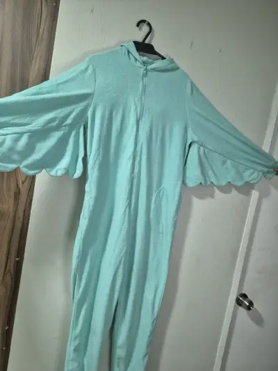 Pijama enterizo celeste con capucha - miniatura 2