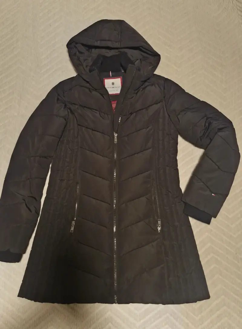Parka negra con capucha Tommy Hilfiger - 1