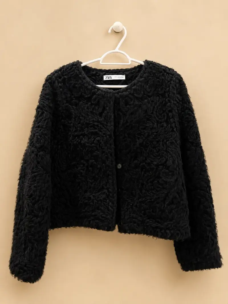Chaqueta negra de lana Zara