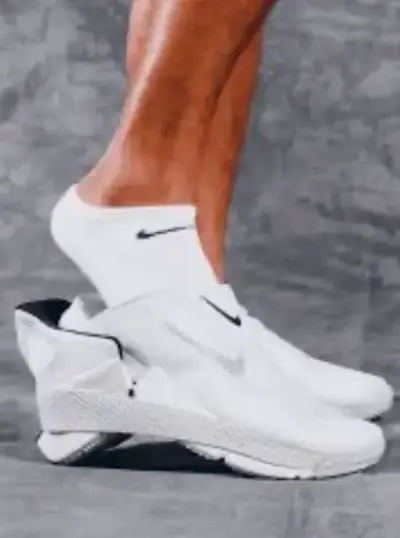 Zapatillas deportivas blancas Nike innovadoras - miniatura 1