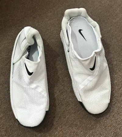 Zapatillas deportivas blancas Nike innovadoras - miniatura 4