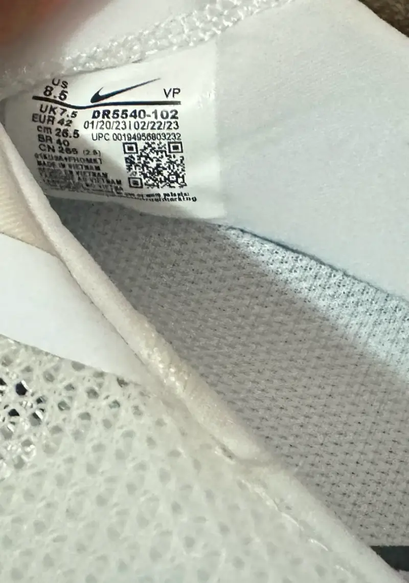 Zapatillas deportivas blancas Nike innovadoras - 5