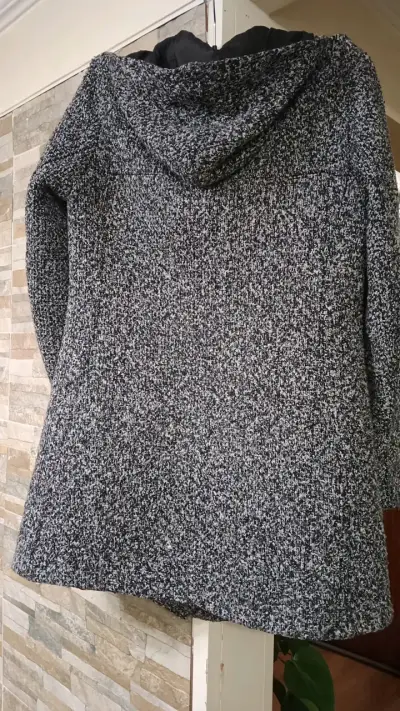 Abrigo de lana gris con capucha - miniatura 2