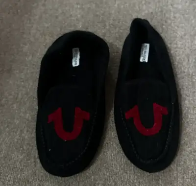 Pantuflas negras marca true religión - miniatura 1