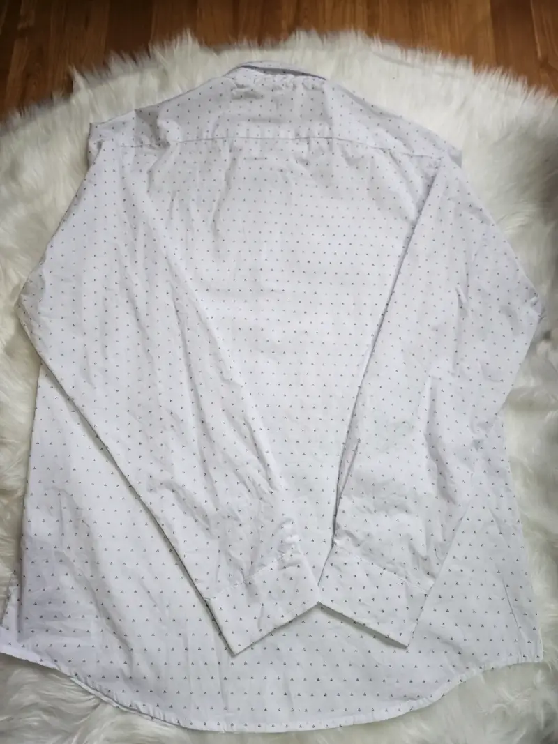 Camisa blanca Newport con diseño de triángulos - 2