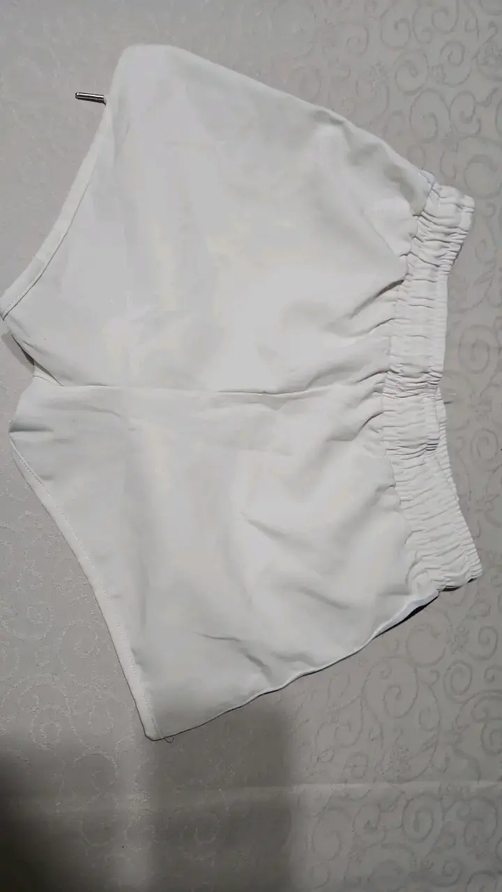 Shorts deportivos blancos con rayas negras - 2