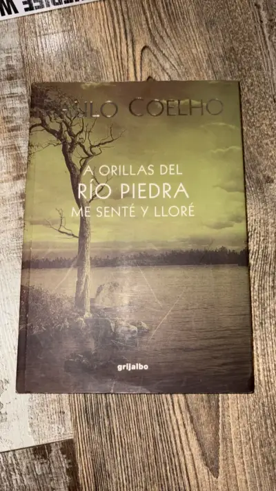 Libro 'A orillas del río Piedra' de Paulo Coelho - miniatura 1