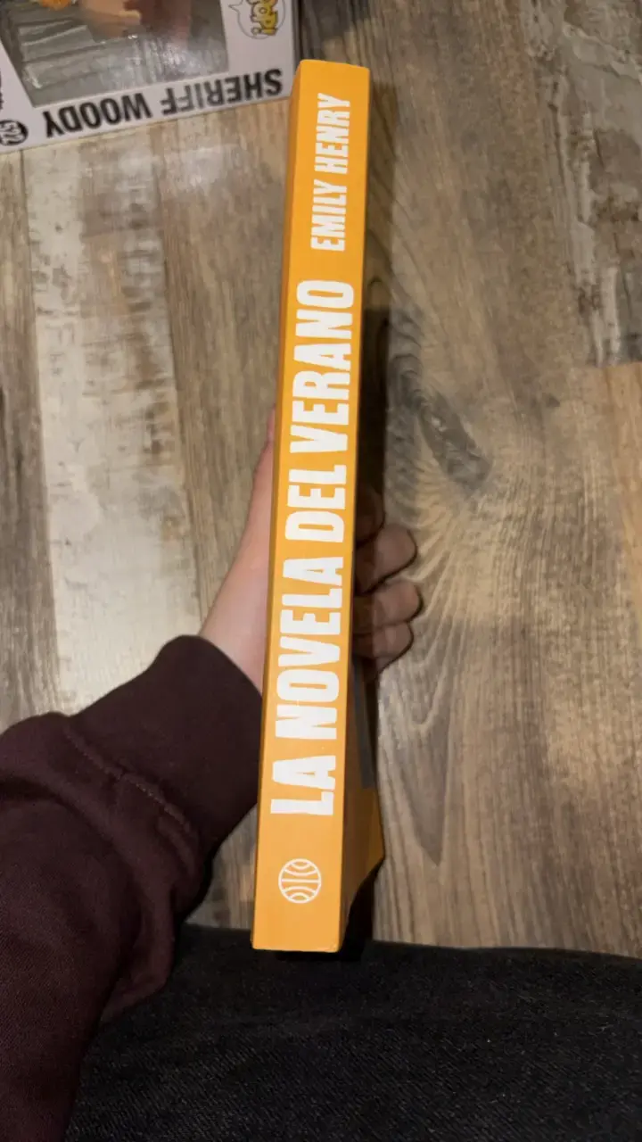 Libro 'La Novela del Verano' de Emily Henry - 3