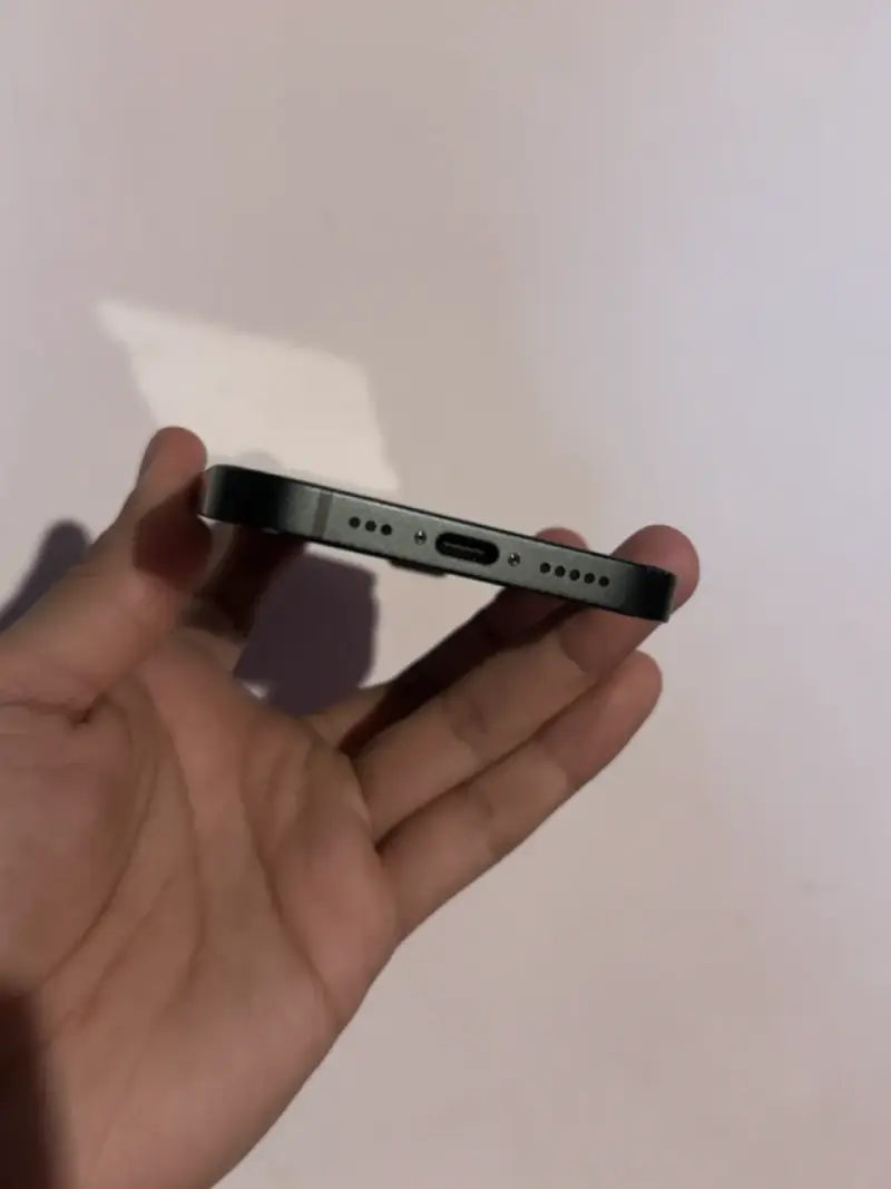 Iphone 16e - 5