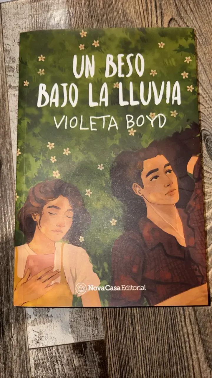 Libro 'Un Beso Bajo la Lluvia' de Violeta Boyd