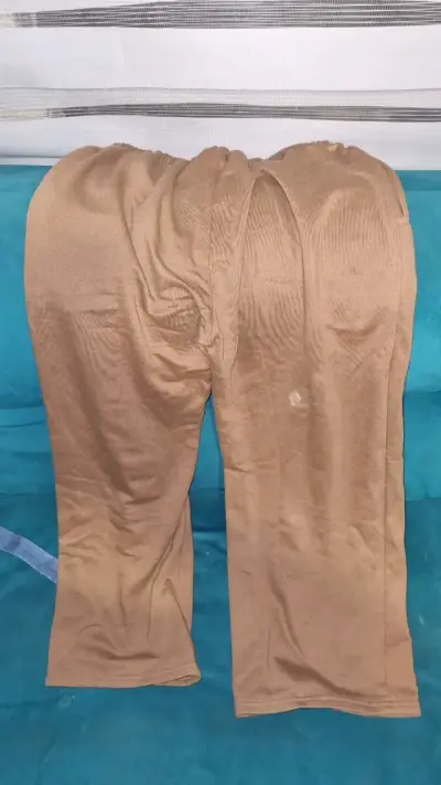 Pantalones de algodón color beige - miniatura 2