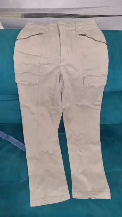 Pantalones beige con bolsillos laterales - miniatura 1