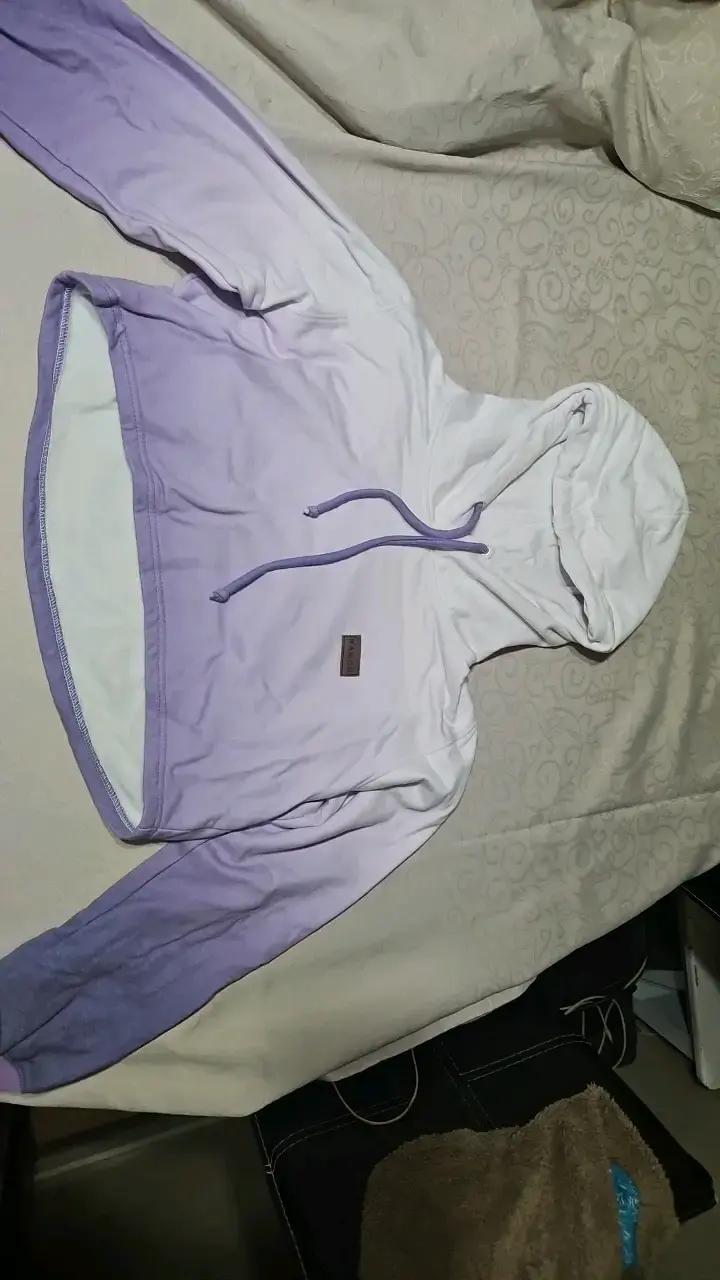 Polerón con capucha degradado lila y blanco - 1