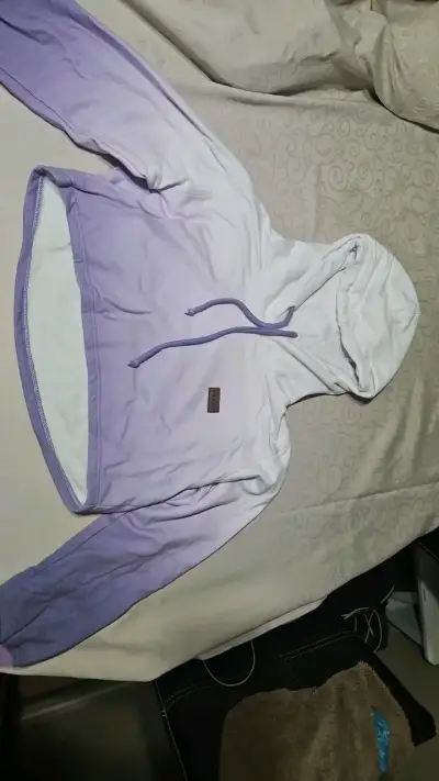 Polerón con capucha degradado lila y blanco - miniatura 1