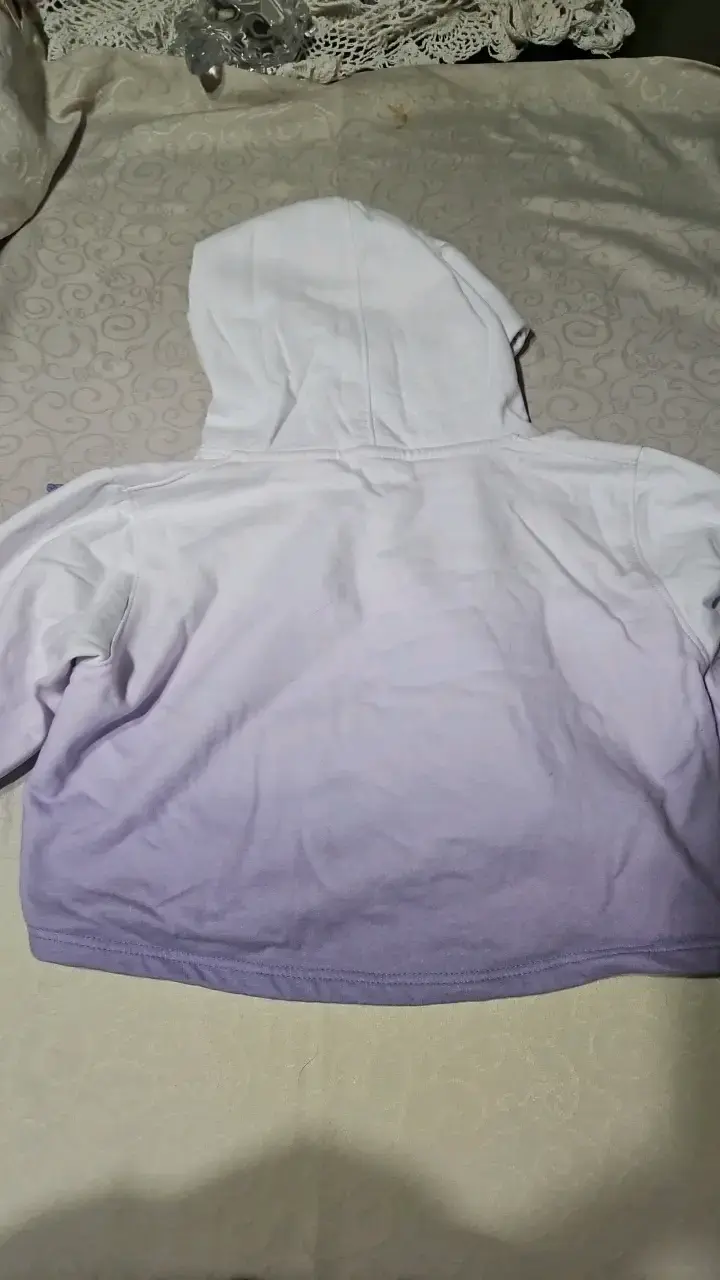 Polerón con capucha degradado lila y blanco - 3