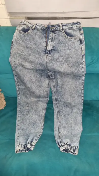 Jeans de mezclilla azul desgastado - miniatura 1