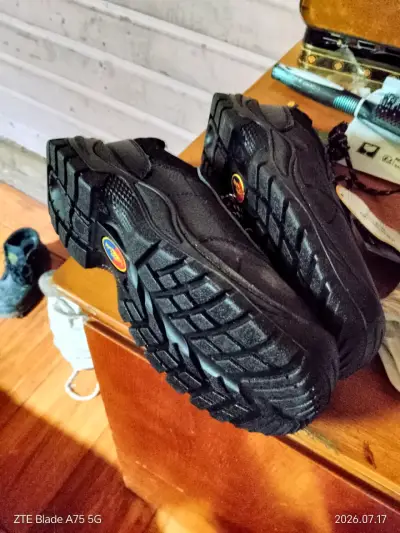Vendo zapatos de seguridad nuevo número 36 - miniatura 1
