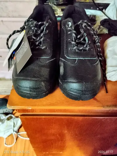 Vendo zapatos de seguridad nuevo número 36 - miniatura 2