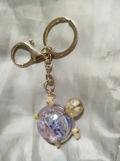 Llavero de tortuga con flores y resina - miniatura 3