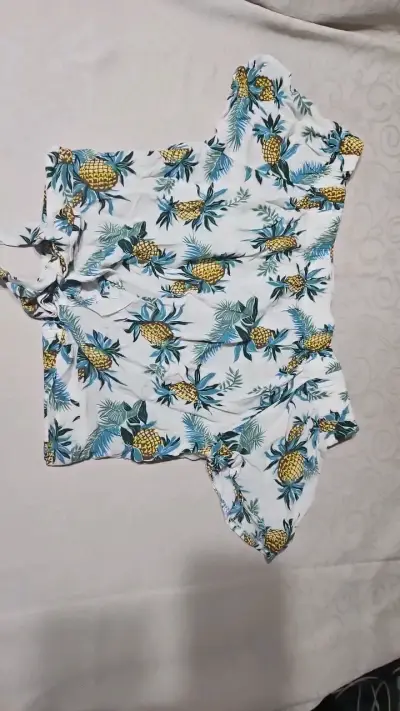 Blusa estampada tropical de piñas - miniatura 1