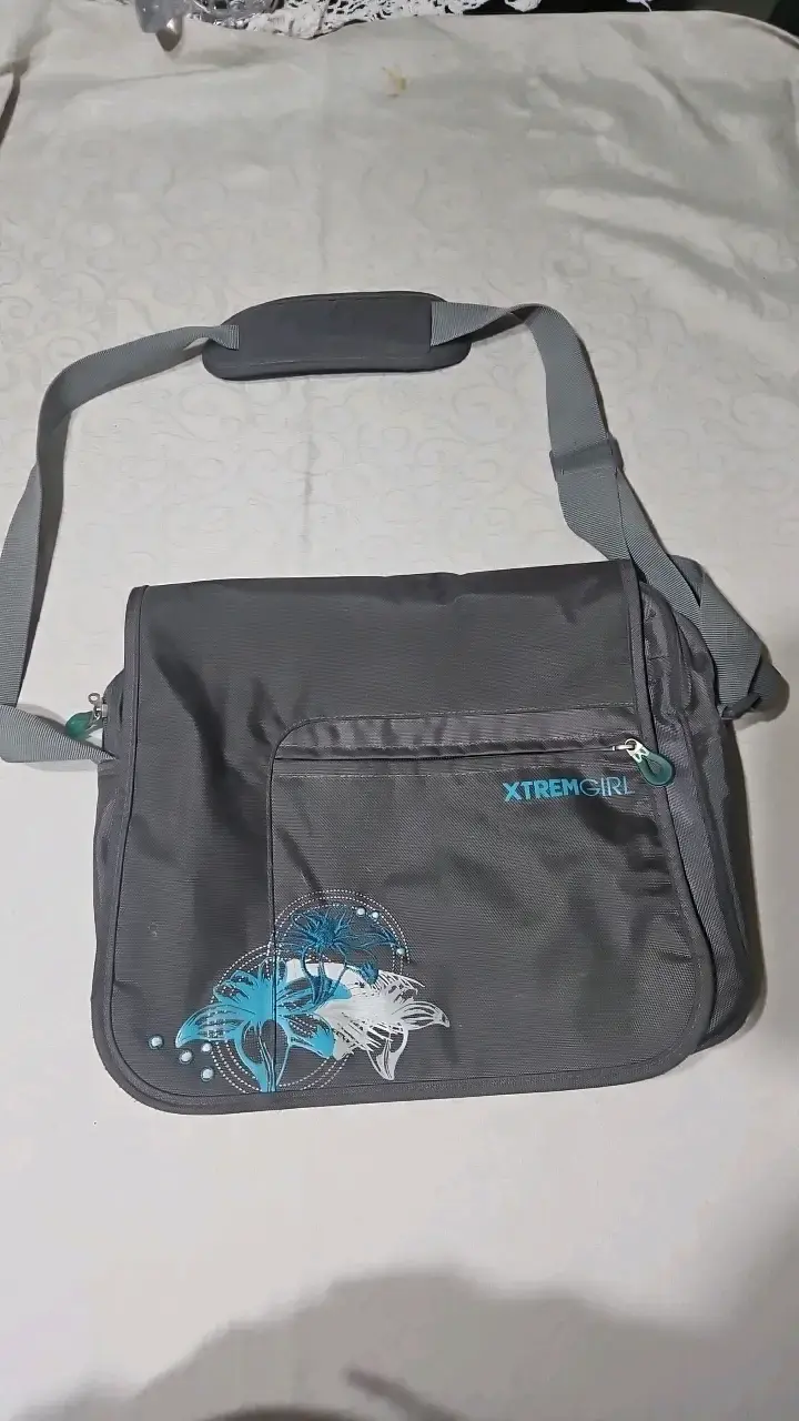 Bolso bandolera Xtrem Girl gris con diseño floral - 1