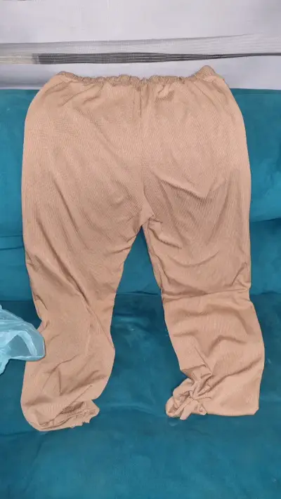 Pantalones beige de algodón con cordón - miniatura 2