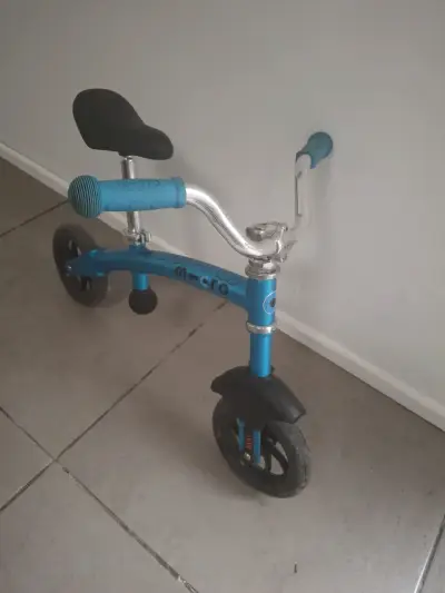Bicicleta sin pedales Micro azul para niños - miniatura 2