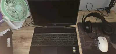 Laptop HP Pavilion Gaming 15.6 pulgadas - miniatura 1