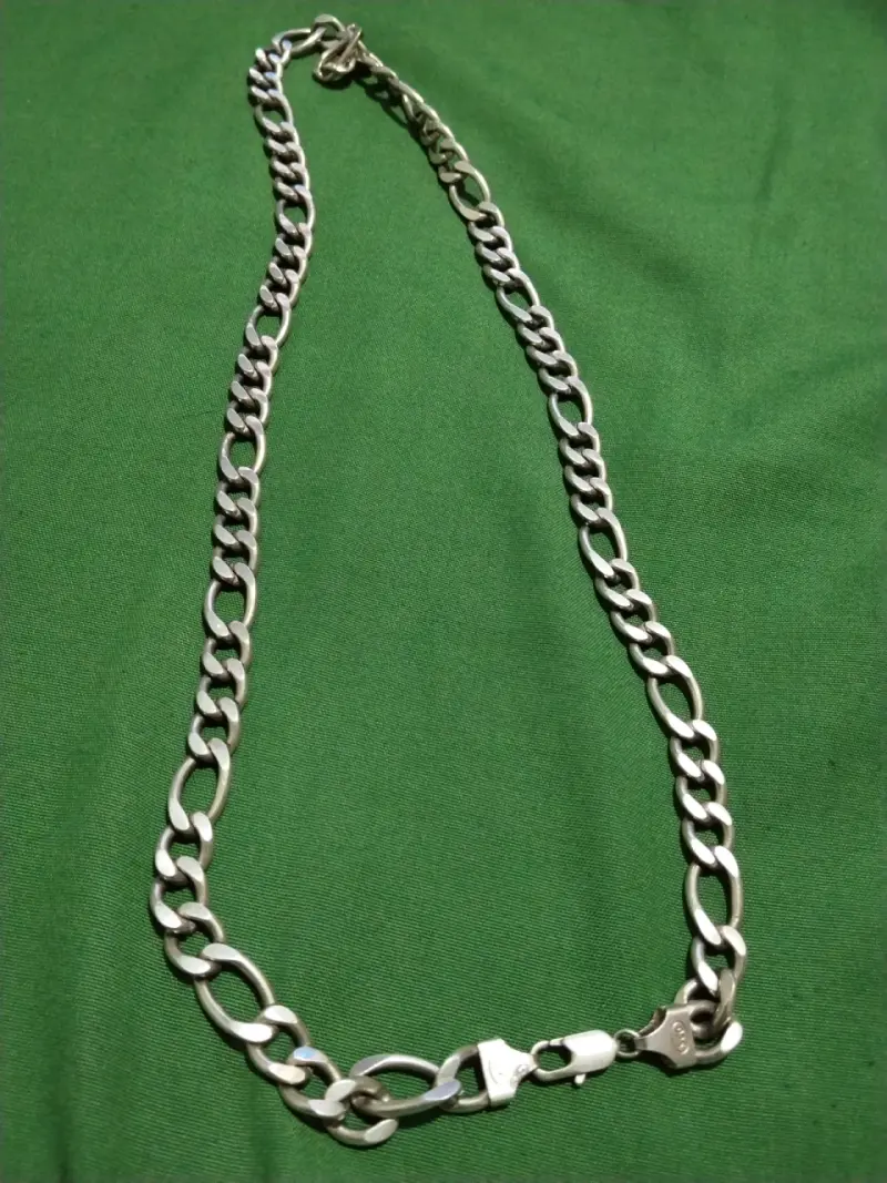Cadena de plata estilo cubano