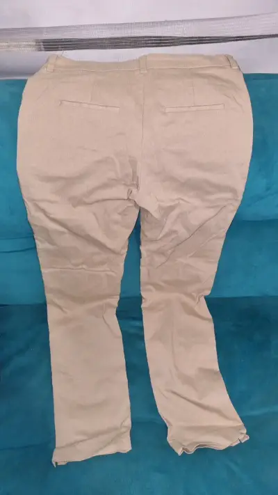 Pantalones beige casuales para hombre - miniatura 2