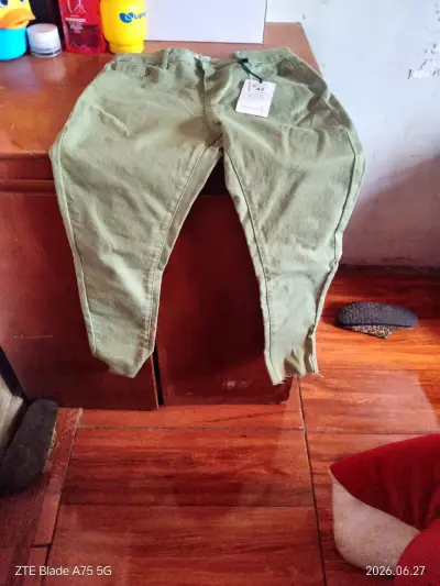 Pantalones cargo verde oliva talla 42 - miniatura 1
