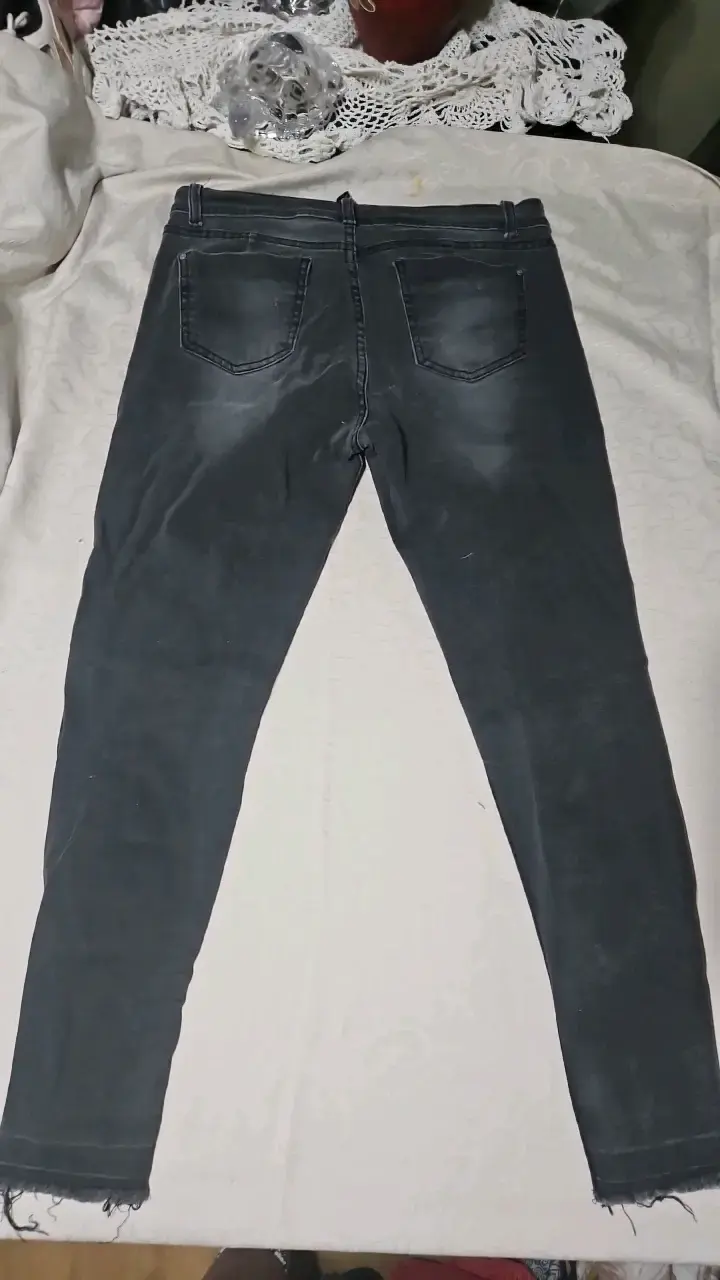 Jeans negros desgastados con detalles - 2