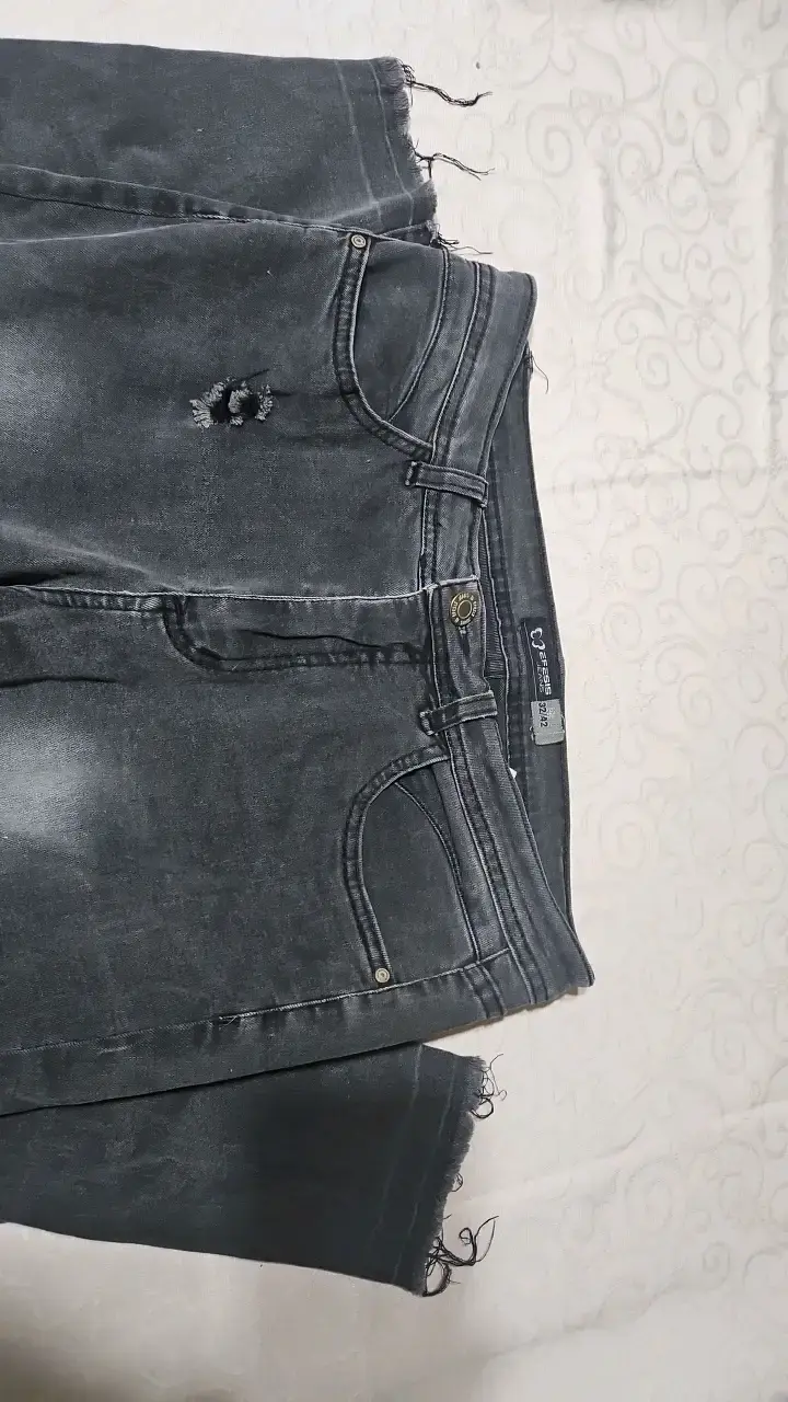 Jeans negros desgastados con detalles - 3
