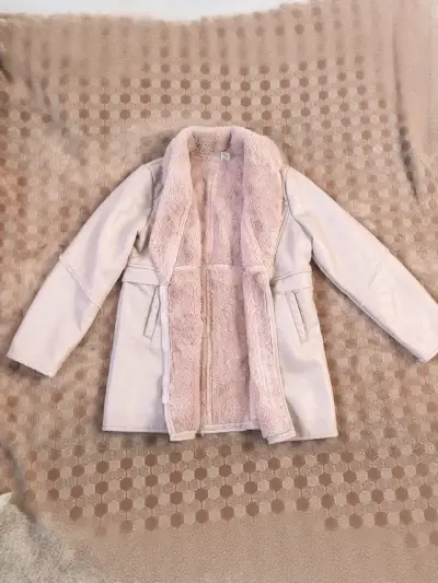 Abrigo de mujer rosa con forro de peluche - miniatura 1